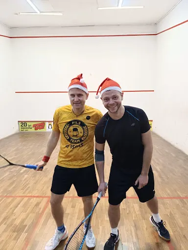 Klub sportowy LKS Atomic Sport squash kręgielnia tenis ziemny bilard
